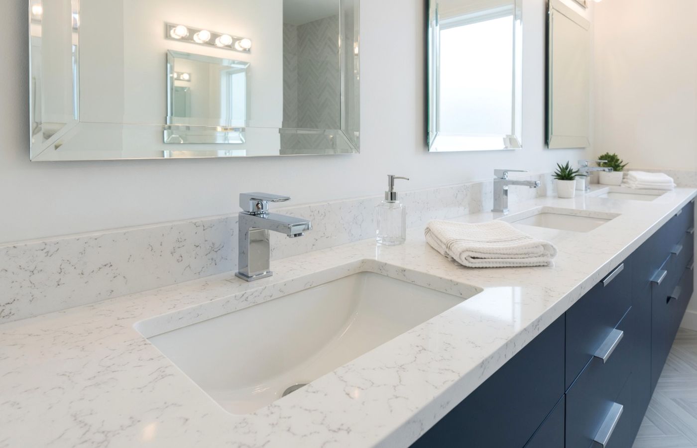 Double vanity with white quartz vanity tops